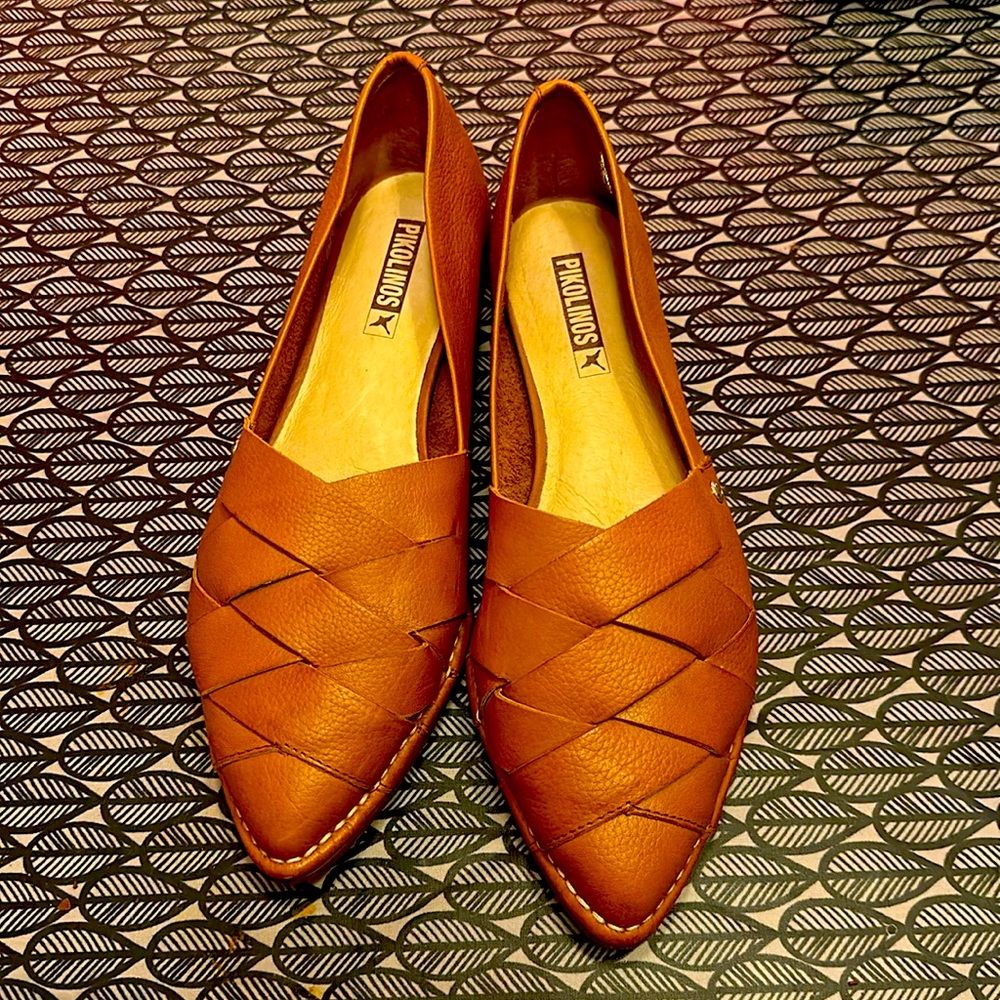 Size 39 Pikolinos slip ons EUC